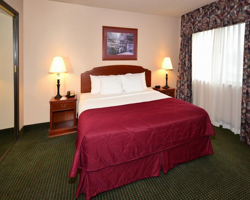 Americinn & Suites By Wyndham Baraboo Event Center Exterior foto