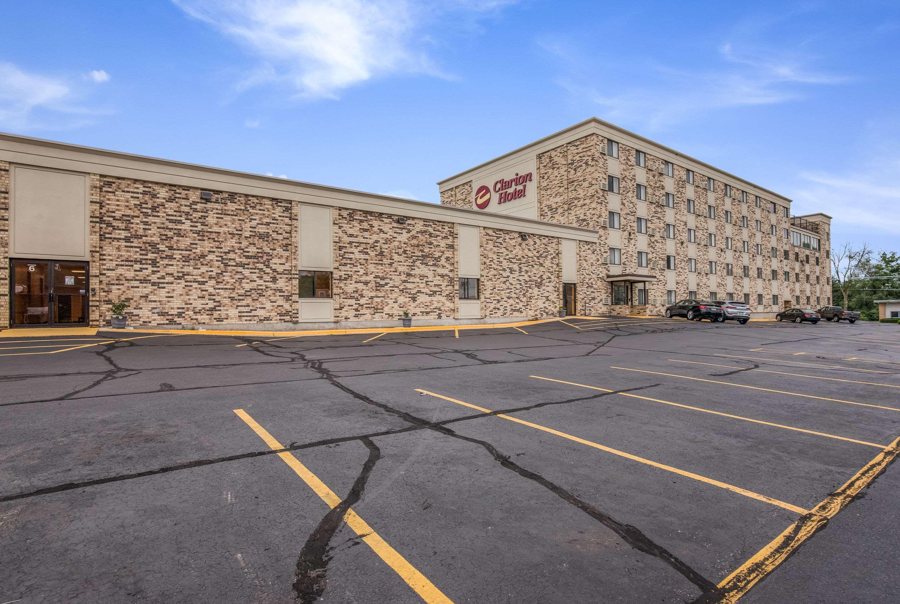 Americinn & Suites By Wyndham Baraboo Event Center Exterior foto